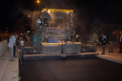 Malatya Büyükşehir Belediyesi'nden asfaltlamada gece mesaisi