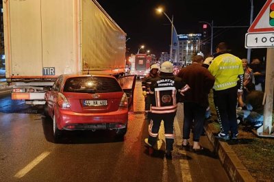 Tır ile otomobil çarpıştı: 3 yaralı