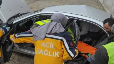 Kontrolden Çıkan Araç Bakım Ekiplerinin Aracına Çarptı: 1 Yaralı