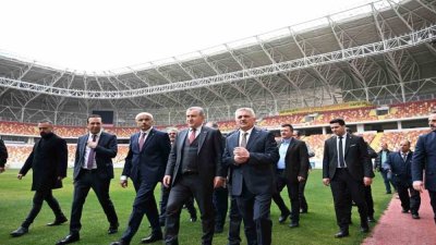 Bakan Bak: "Türkiye’nin dört bir yanında tesisler yapıyoruz"