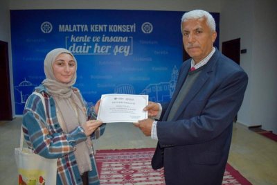 Malatya'da dijital fotoğrafçılık kursunu tamamlayanlara sertifikaları verildi
