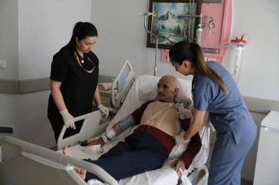Yemek bile yiyemeyen kalp hastası ameliyatla sağlığına kavuştu