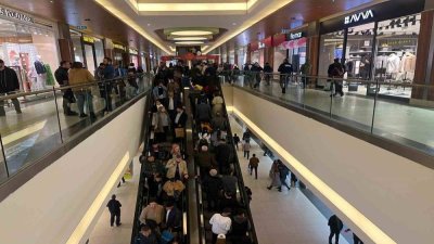 Malatyalılar bayram alışverişini yaptı, çocuklar eğlendi