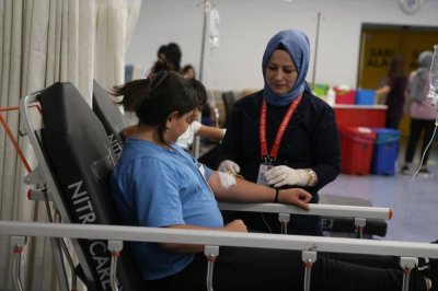 Nazik hemşire kanseri yenip çok sevdiği mesleğine döndü