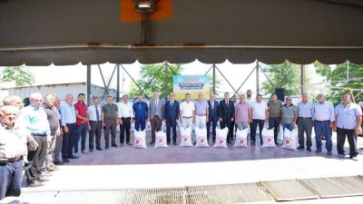 Malatya'da depremzede çiftçilere 35 ton arpa dağıtıldı