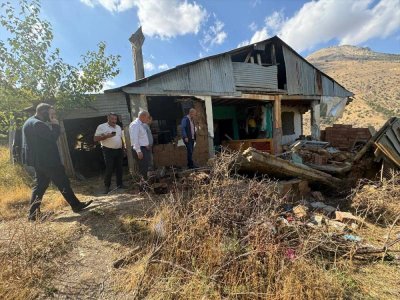 Malatya'da depremde ayağının üstüne duvar devrilen kişi hastaneye kaldırıldı