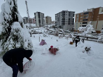 Malatya'da karla mücadele çalışmaları sürüyor